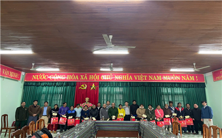 Thăm hỏi, tặng quà nhân dịp kỷ niệm 50 năm giải phóng tỉnh Quảng Nam tại xã Trà Nam (24/3/1975 – 24/3/2025)